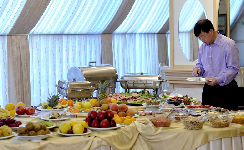 Hotel Victory Приштина Экстерьер фото