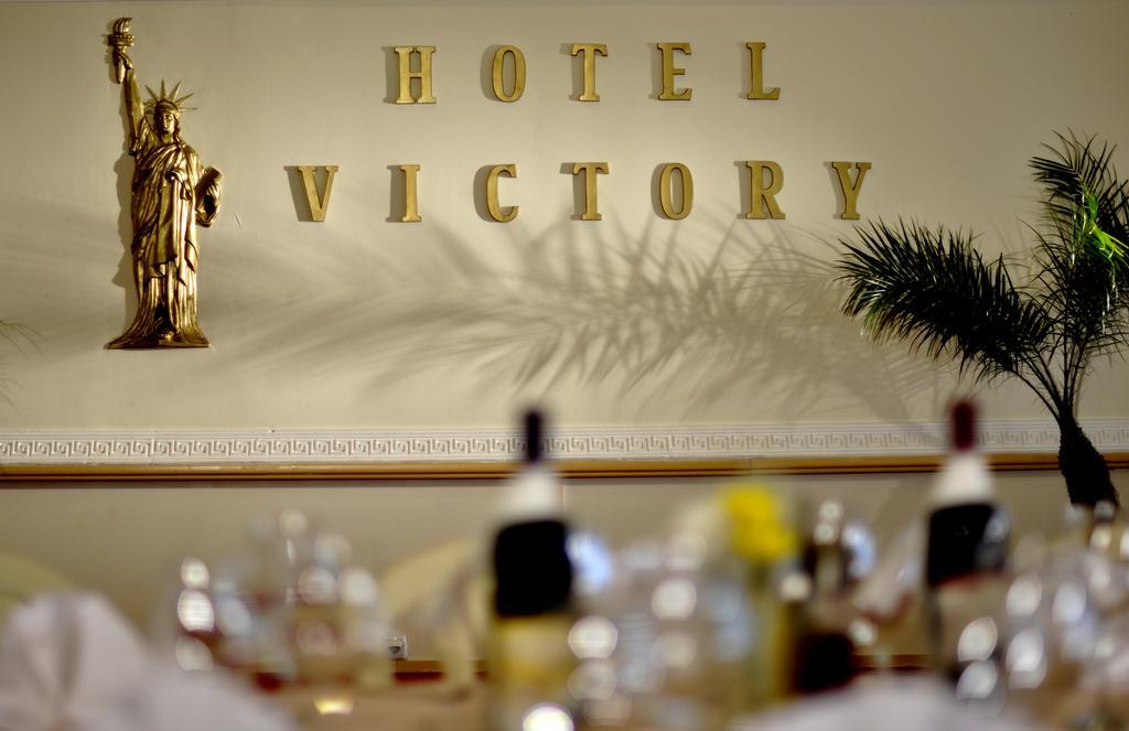 Hotel Victory Приштина Экстерьер фото