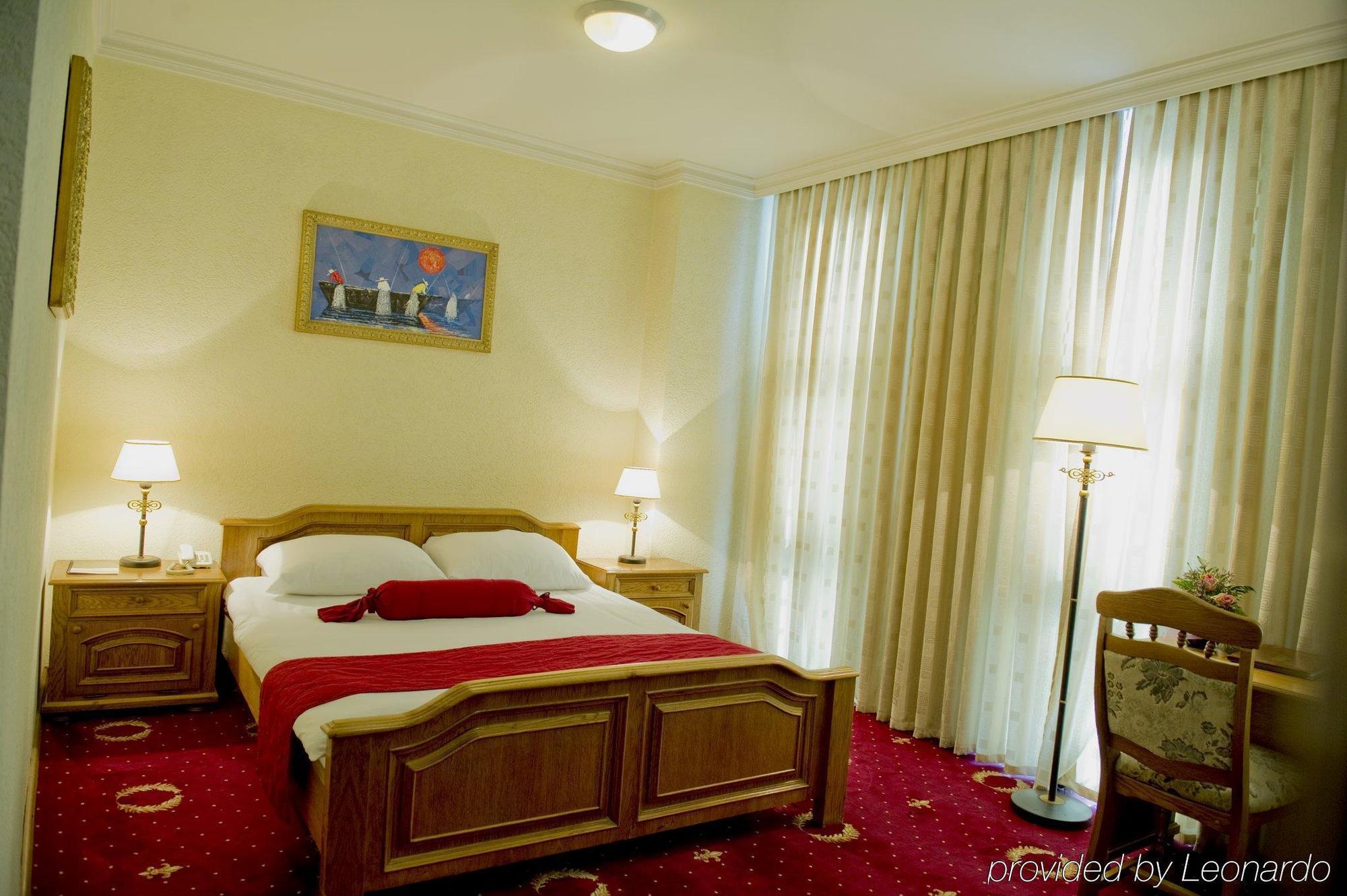 Hotel Victory Приштина Экстерьер фото