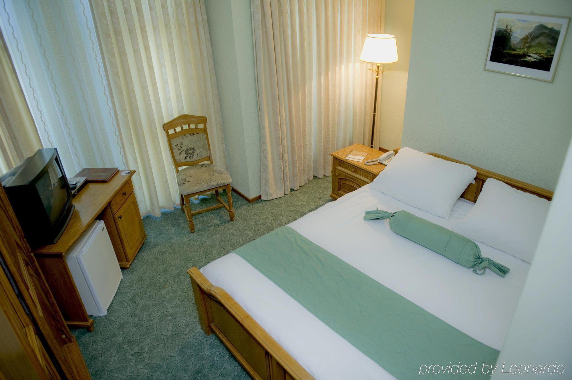 Hotel Victory Приштина Экстерьер фото